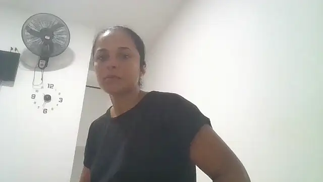 Snapshot of GiveLove1 chatting on November 20, 2025, 1:17 am GiveLove1 online show from November 20, 2025, 1:17 am