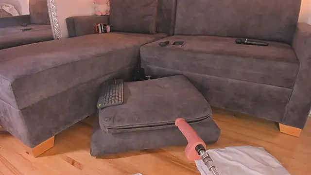 Snapshot of Isabella_francoo chatting on November 17, 2025, 12:20 pm Isabella francoo online show from November 17, 2025, 12:20 pm