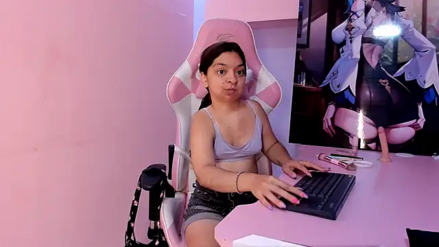 CharlotteMuller online show from April 21, 2026, 8:15 pm