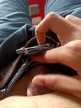 Snapshot of HeftyTheory7 chatting on December 3, 2025, 8:25 am HeftyTheory7 online show from December 3, 2025, 8:25 am