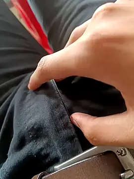 Snapshot of HeftyTheory7 chatting on December 22, 2025, 7:19 am HeftyTheory7 online show from December 22, 2025, 7:19 am