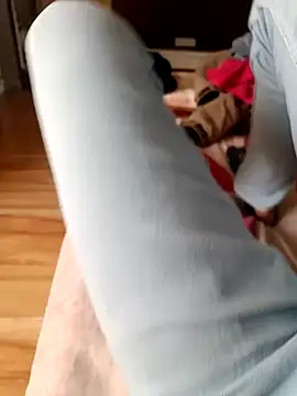 Snapshot of HeftyTheory7 chatting on January 14, 2026, 8:51 am HeftyTheory7 online show from January 14, 2026, 8:51 am