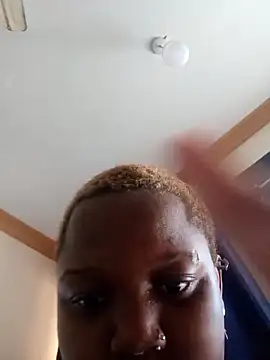 queennapal online show from April 21, 2026, 12:56 pm