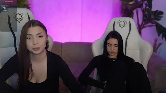 Snapshot of Tina_Breeze chatting on December 17, 2025, 8:19 am Tina Breeze online show from December 17, 2025, 8:19 am