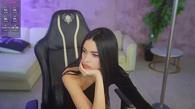 Snapshot of Tina_Breeze chatting on October 31, 2025, 8:22 am Tina Breeze online show from October 31, 2025, 8:22 am