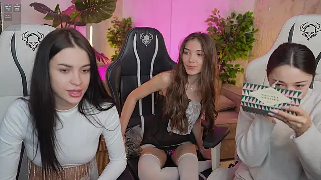 Snapshot of Tina_Breeze chatting on February 8, 2025, 11:55 am Tina Breeze online show from February 8, 2025, 11:55 am