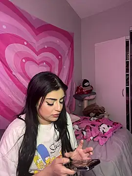 Snapshot of ThickerThanYoBitch chatting on January 26, 2025, 12:11 pm ThickerThanYoBitch online show from January 26, 2025, 12:11 pm