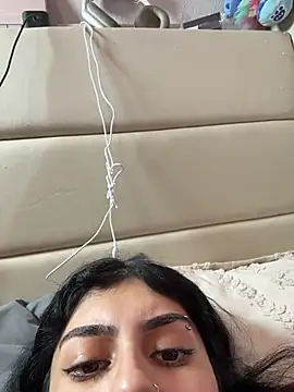 Snapshot of ThickerThanYoBitch chatting on November 13, 2025, 4:00 pm ThickerThanYoBitch online show from November 13, 2025, 4:00 pm