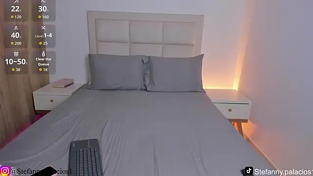 Kimberlylenox  online show from September 29, 2025, 11:32 pm