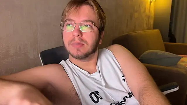 kiopiggy online show from November 9, 2025, 7:12 am