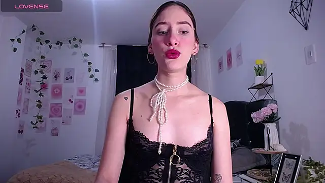 Snapshot of IsaBaileys_ chatting on April 29, 2026, 8:15 pm IsaBaileys online show from April 29, 2026, 8:15 pm