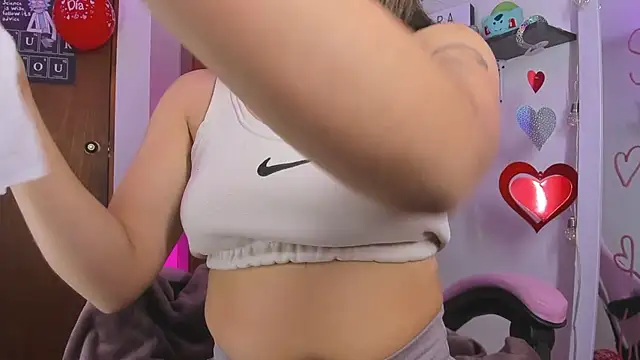 saralolo420 online show from February 19, 2025, 1:51 am