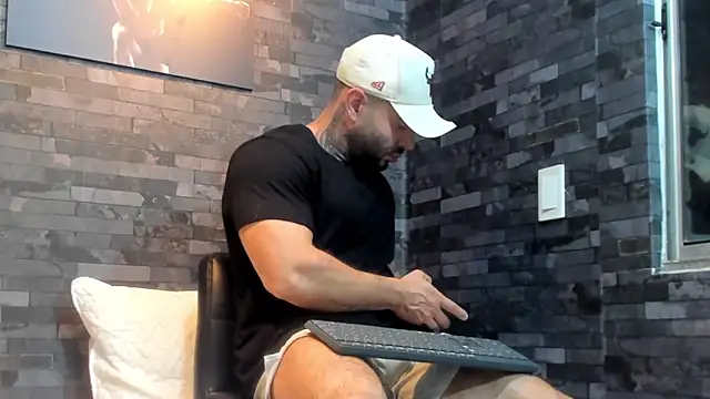 BruceDallas online show from April 3, 2026, 12:28 am