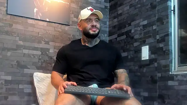 BruceDallas online show from April 22, 2026, 4:52 am