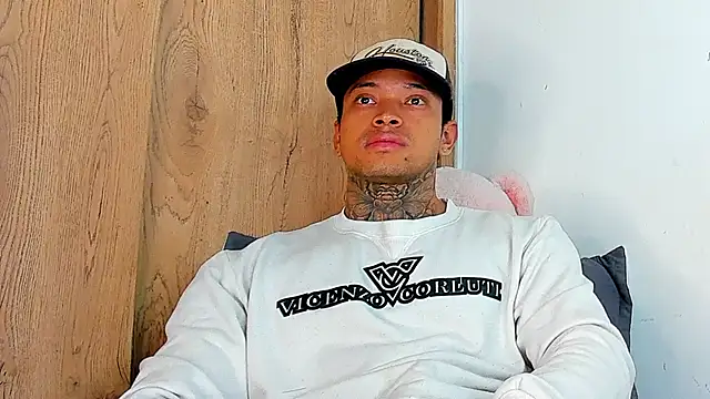 Snapshot of Stiven_collins chatting on November 17, 2025, 9:35 am Stiven collins online show from November 17, 2025, 9:35 am