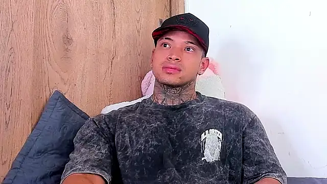 Snapshot of Stiven_collins chatting on November 29, 2025, 10:26 am Stiven collins online show from November 29, 2025, 10:26 am