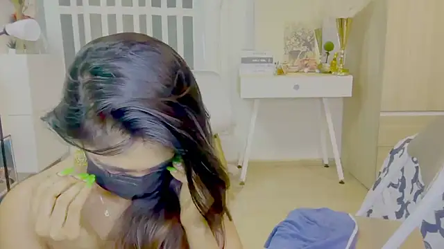 Monalisadon018 online show from April 15, 2026, 9:26 am