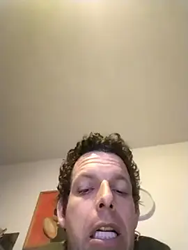 Snapshot of Knuffelstaaf123 chatting on March 21, 2025, 2:28 am Knuffelstaaf123 online show from March 21, 2025, 2:28 am