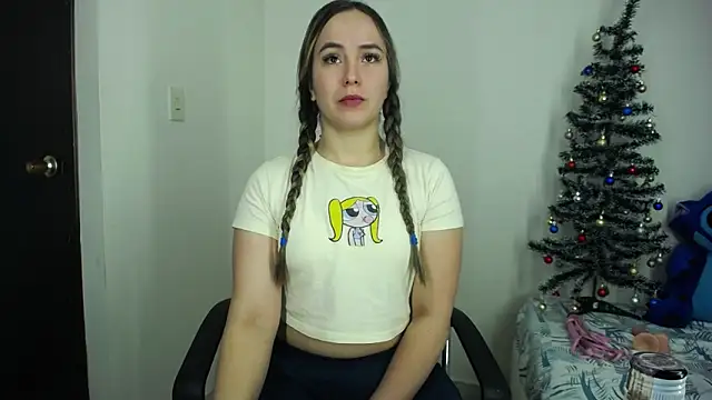 Snapshot of LauraSofia_Cam chatting on December 17, 2025, 9:03 am LauraSofia Cam online show from December 17, 2025, 9:03 am