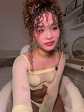 Snapshot of Lianh_Benett chatting on July 27, 2026, 1:56 am Lianh Benett online show from July 27, 2026, 1:56 am