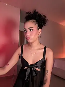 Lianh Benett online show from March 2, 2025, 10:56 pm