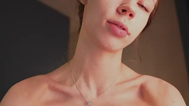 poisonn girlll online show from April 30, 2026, 8:57 pm