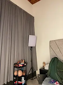 emilyrojas online show from May 24, 2026, 12:16 pm