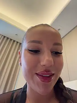Snapshot of Syka0001 chatting on May 22, 2026, 10:35 am Syka0001 online show from May 22, 2026, 10:35 am