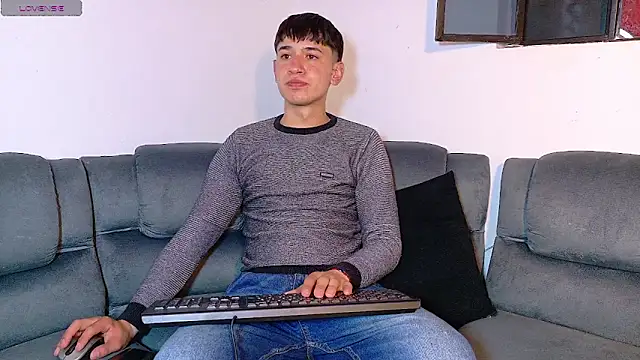 Snapshot of Mr_daren_ chatting on November 19, 2025, 8:09 pm Mr daren online show from November 19, 2025, 8:09 pm