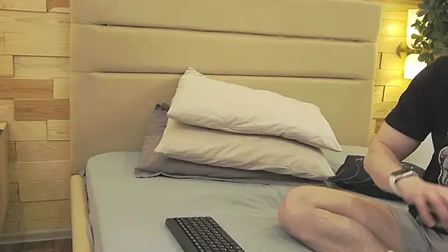 EthanPinkman online show from December 14, 2025, 4:40 am