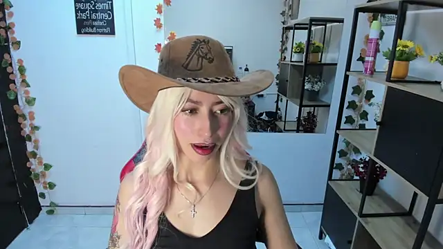 LilithCooperr  online show from November 24, 2025, 10:32 pm