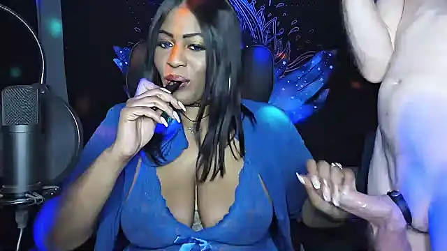 Snapshot of AmazonianMistress chatting on March 22, 2025, 4:14 am AmazonianMistress online show from March 22, 2025, 4:14 am