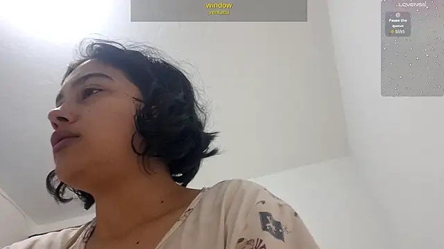 littlemelii online show from November 17, 2025, 9:30 pm