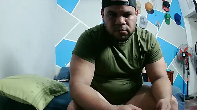 Snapshot of Evert_hairyboy chatting on June 3, 2026, 7:18 pm Evert hairyboy online show from June 3, 2026, 7:18 pm