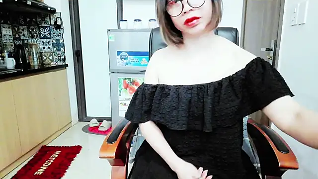 Miu-Le online show from November 30, 2025, 12:44 am