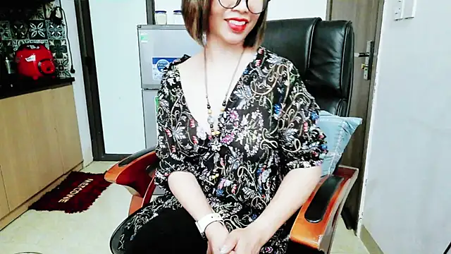 Miu-Le online show from November 18, 2025, 1:32 am