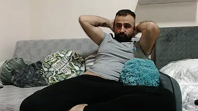 Snapshot of ivat80 chatting on December 14, 2024, 5:47 pm ivat80 online show from December 14, 2024, 5:47 pm