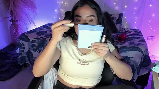 Riana Kean online show from March 23, 2026, 2:44 am