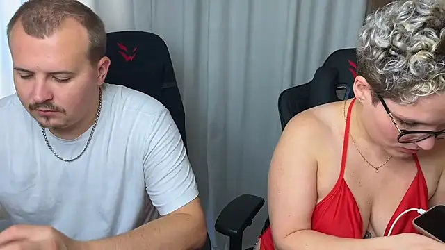 Snapshot of MrMrsRight chatting on September 16, 2025, 6:58 am MrMrsRight online show from September 16, 2025, 6:58 am