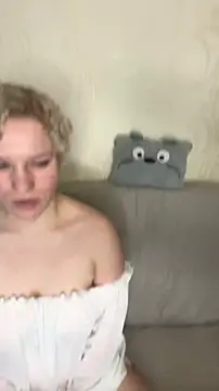 Snapshot of MrMrsRight chatting on March 13, 2025, 5:18 pm MrMrsRight online show from March 13, 2025, 5:18 pm