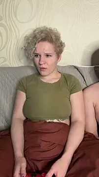 Snapshot of MrMrsRight chatting on March 7, 2025, 12:15 am MrMrsRight online show from March 7, 2025, 12:15 am