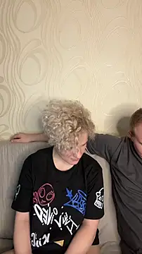 Snapshot of MrMrsRight chatting on March 12, 2025, 7:04 pm MrMrsRight online show from March 12, 2025, 7:04 pm