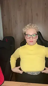 Snapshot of MrMrsRight chatting on September 30, 2025, 5:57 am MrMrsRight online show from September 30, 2025, 5:57 am