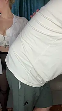 Snapshot of MrMrsRight chatting on March 19, 2025, 6:46 am MrMrsRight online show from March 19, 2025, 6:46 am