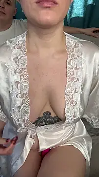 Snapshot of MrMrsRight chatting on March 17, 2025, 9:44 am MrMrsRight online show from March 17, 2025, 9:44 am