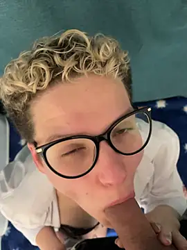 Snapshot of MrMrsRight chatting on December 19, 2025, 5:15 pm MrMrsRight online show from December 19, 2025, 5:15 pm