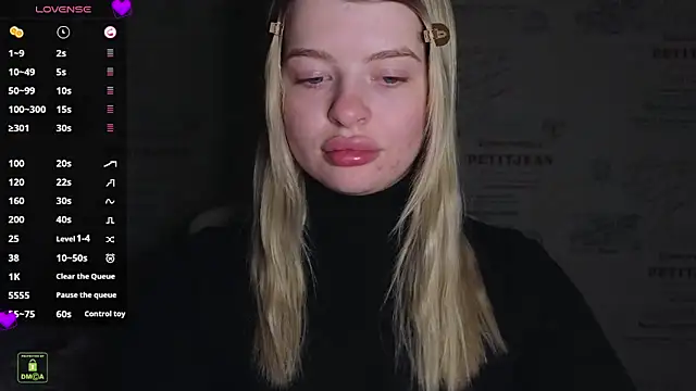 Snapshot of RinaBlondie chatting on March 18, 2025, 6:17 pm RinaBlondie online show from March 18, 2025, 6:17 pm