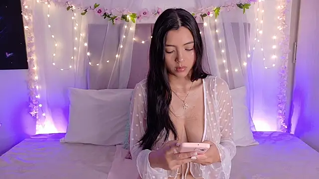 Julie Bennet online show from April 16, 2026, 2:56 am