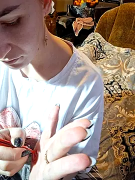 Snapshot of _Kitti_ chatting on December 5, 2025, 10:03 am Kitti online show from December 5, 2025, 10:03 am