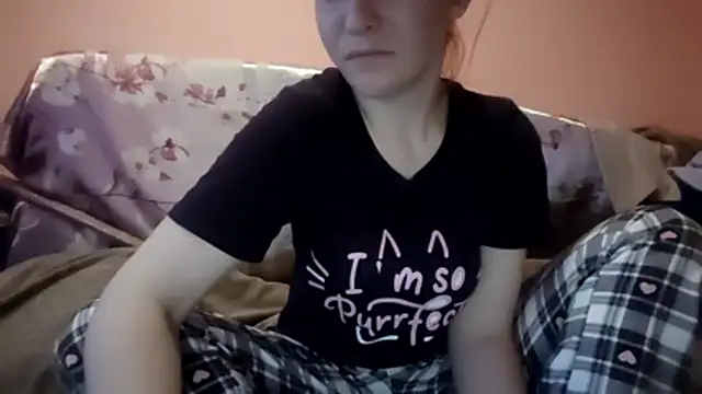 Snapshot of _Kitti_ chatting on December 17, 2025, 1:49 pm Kitti online show from December 17, 2025, 1:49 pm